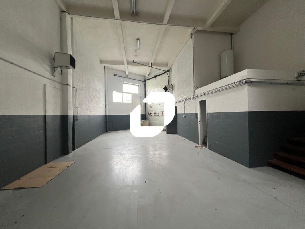 Light Industrial in Combs-la-Ville to rent Building Photo- Image 1 of 10