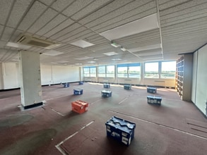 54-58 High St, Edgware to rent Interior Photo- Image 2 of 3