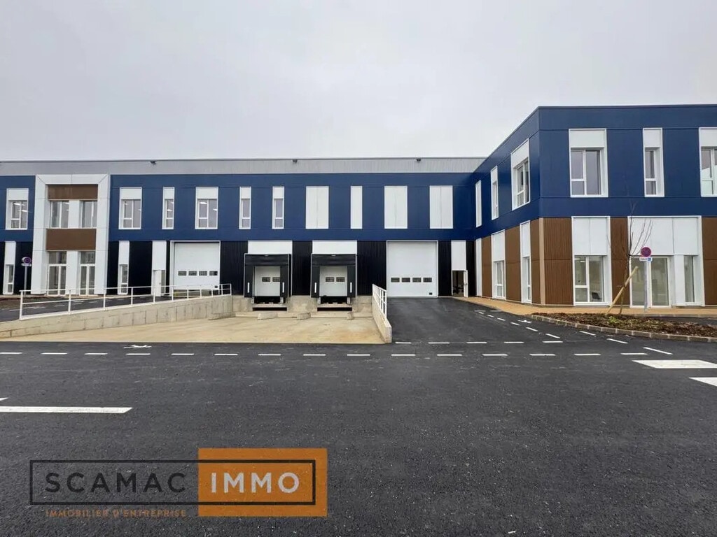 Location Entrepôt 1 318 m² - Photo 1