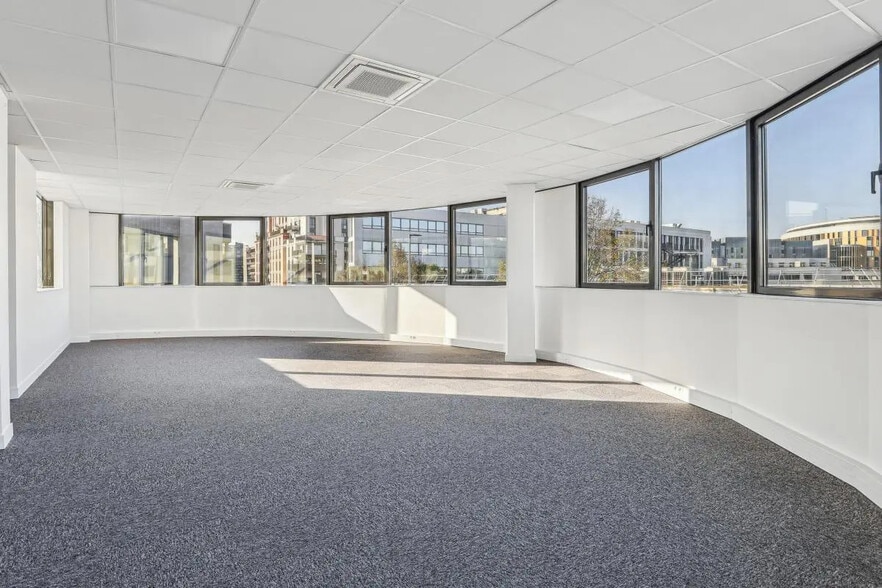 6 Rue Olof Palme, Clichy to rent - Interior Photo - Image 3 of 9