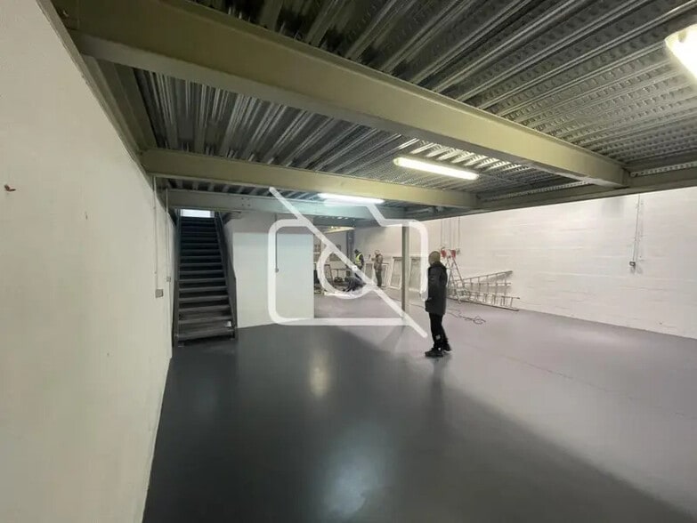 Industrial in Choisy-le-Roi to rent - Interior Photo - Image 3 of 5