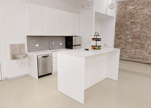 515 W 20th St, New York, NY for rent Interior Photo- Image 2 of 7