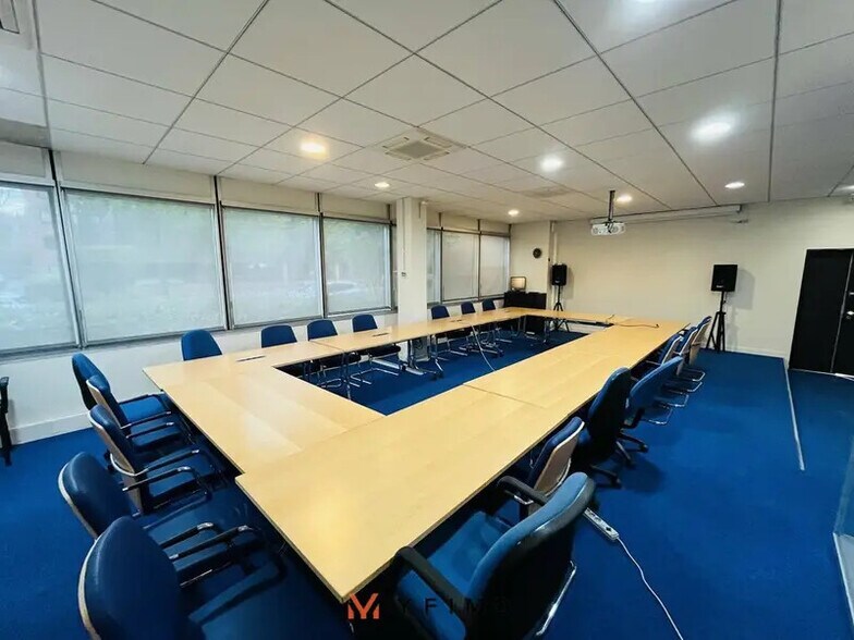 Office in Meudon to rent - Interior Photo - Image 2 of 7