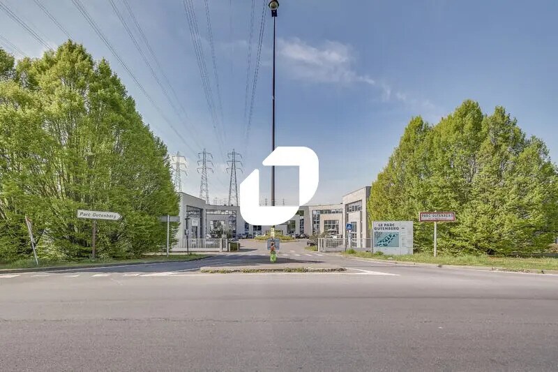 Office in Palaiseau to rent Building Photo- Image 1 of 12