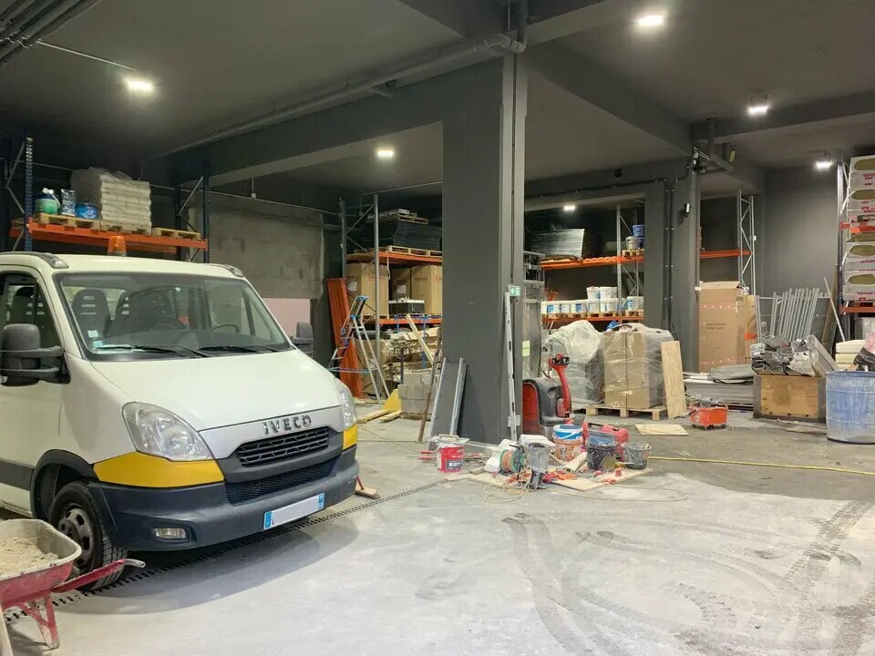 Light Industrial in Villeurbanne to rent Building Photo- Image 1 of 10