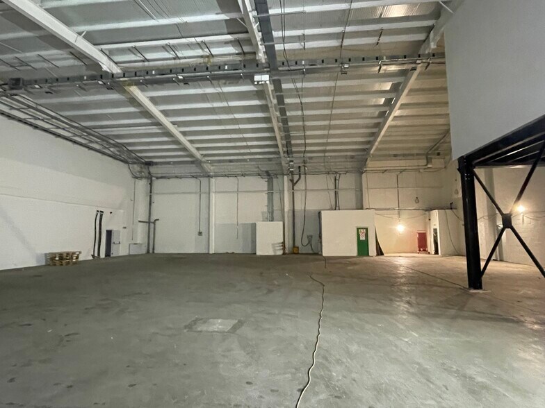 8­-9 Lismirrane Industrial Park, Elstree Road, Elstree to rent - Building Photo - Image 3 of 6