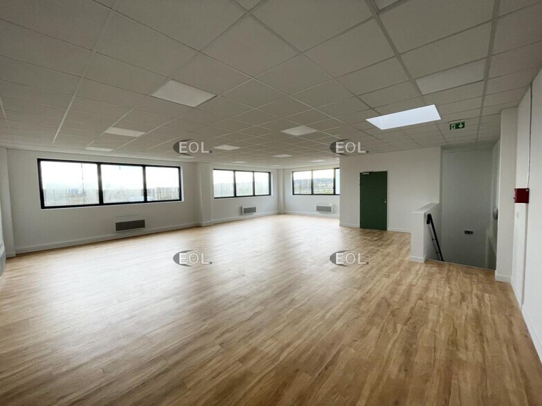 Light Industrial in Marignane for sale - Interior Photo - Image 3 of 9