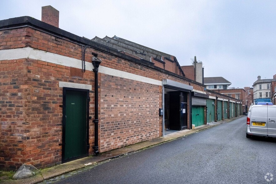 Victoria Fold, Wolverhampton to rent - Building Photo - Image 2 of 2