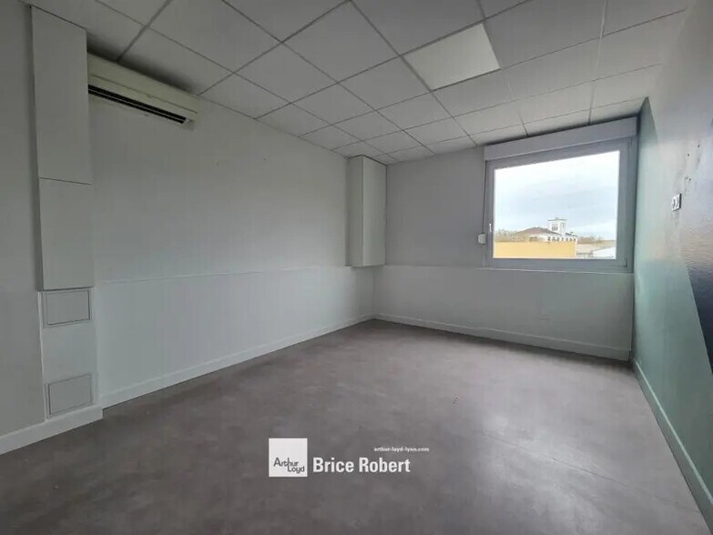 28 Rue De La République, Décines-Charpieu to rent - Interior Photo - Image 1 of 14