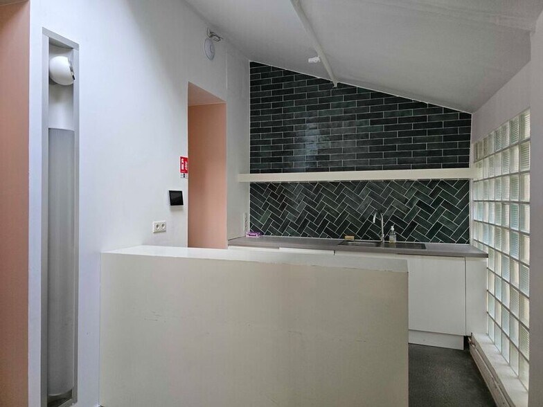 Office in Paris for sale - Interior Photo - Image 2 of 14