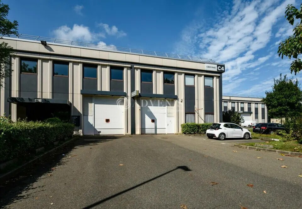 Office in Cergy to rent Building Photo- Image 1 of 39