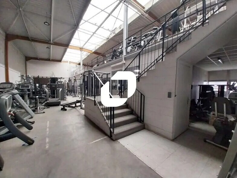 Light Industrial in Plaisir to rent - Interior Photo - Image 2 of 18