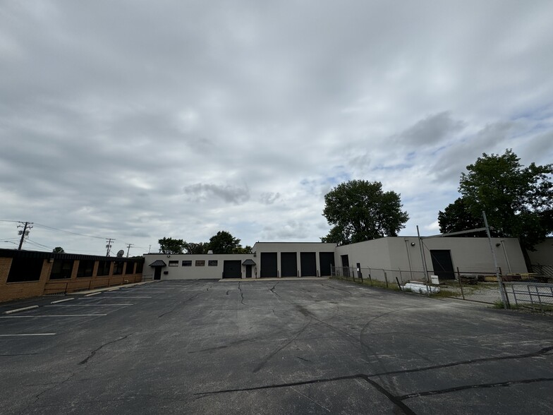 15828 Industrial Pky, Cleveland, OH for rent - Building Photo - Image 2 of 13