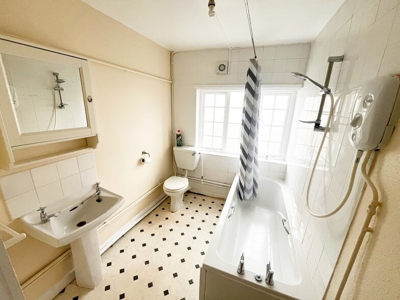 10-12 Main St, Nuneaton for sale - Interior Photo - Image 3 of 11