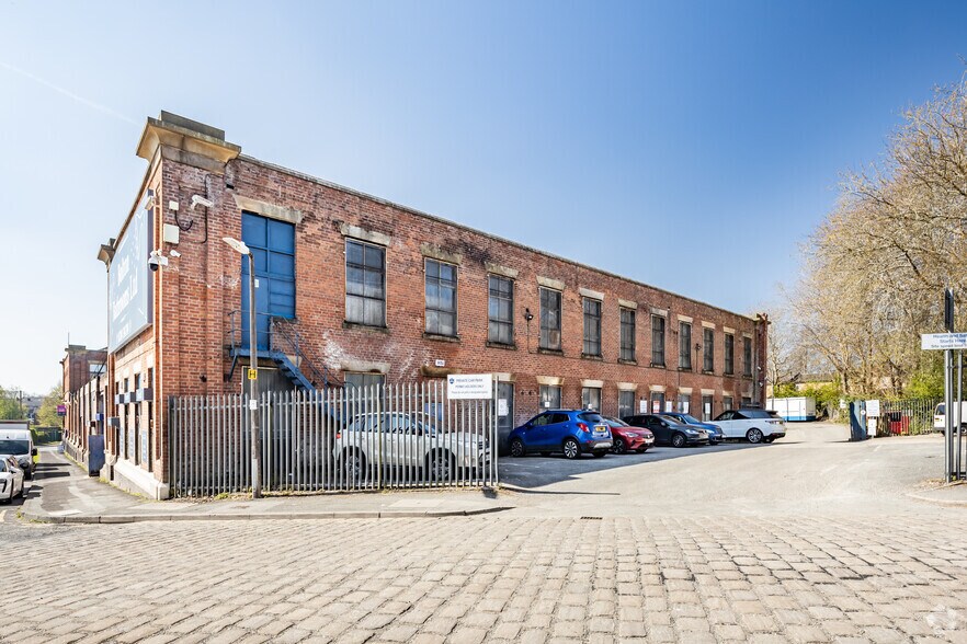 Gaskell St, Bolton to rent - Building Photo - Image 2 of 2