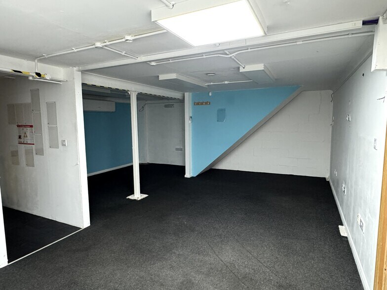 Blue Chalet Industrial Estate, West Kingsdown to rent - Building Photo - Image 3 of 4