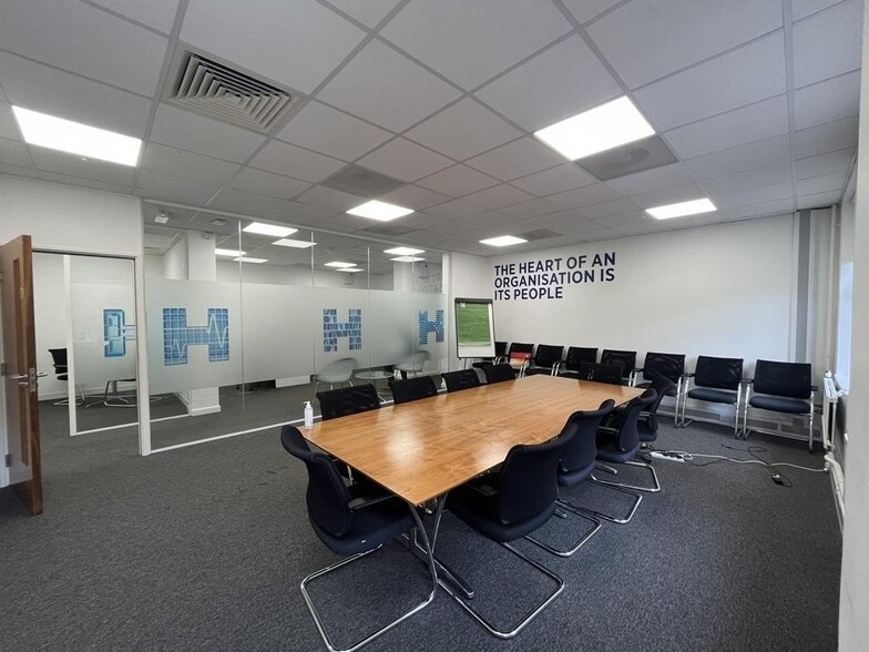 Waterloo Ln, Chelmsford to rent - Building Photo - Image 3 of 10