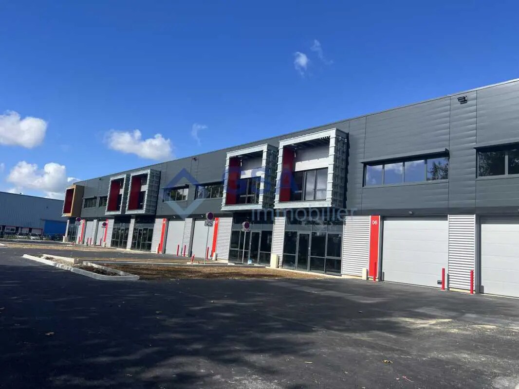 Light Industrial in Bondoufle to rent Building Photo- Image 1 of 3
