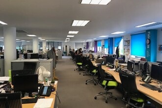 2 Lawn House Clos, London to rent Interior Photo- Image 1 of 4