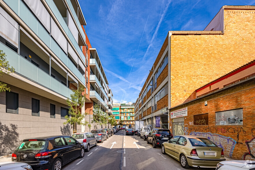 Industrial in L'Hospitalet de Llobregat, Barcelona to rent - Building Photo - Image 2 of 4