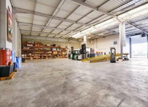 Light Industrial in Saint-Priest to rent Interior Photo- Image 1 of 6