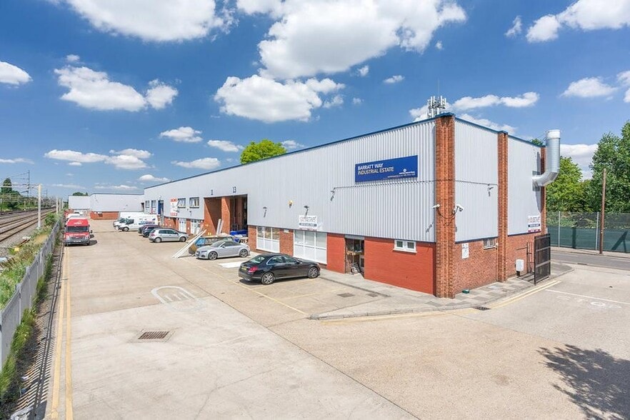 Unit 8 Barratt Way Way, Harrow to rent - Building Photo - Image 2 of 11