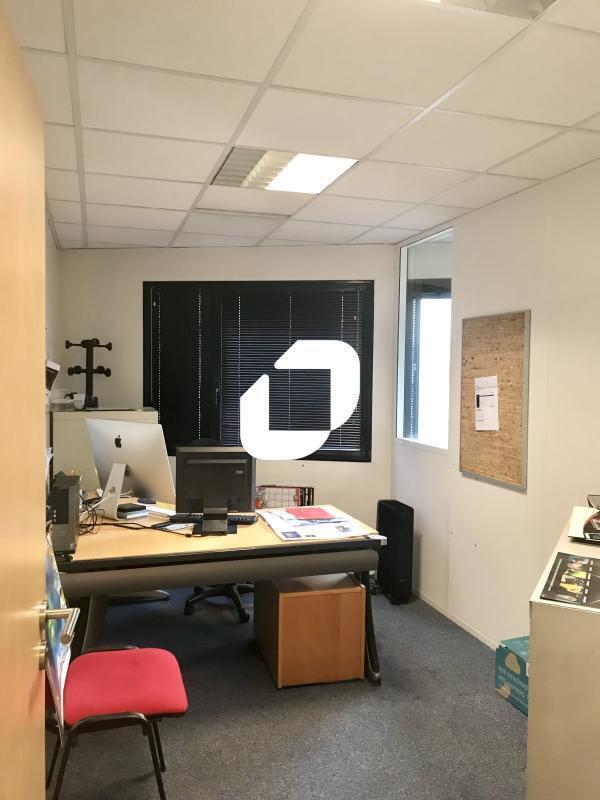 Light Industrial in Issy-les-Moulineaux to rent Interior Photo- Image 1 of 23