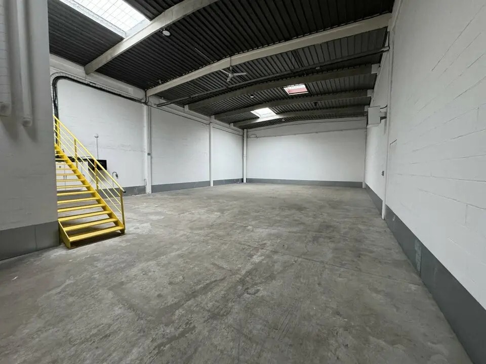 Light Industrial in Torcy to rent Interior Photo- Image 1 of 9