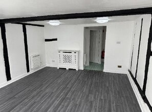 20 Aylesbury End, Beaconsfield to rent Interior Photo- Image 2 of 2