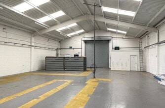 Burndell Rd, Ford to rent Interior Photo- Image 2 of 3