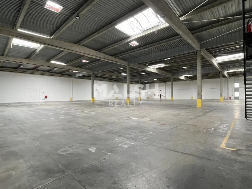 Light Industrial in Corbas to rent Interior Photo- Image 1 of 10