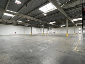 Light Industrial in Corbas to rent Interior Photo- Image 1 of 10