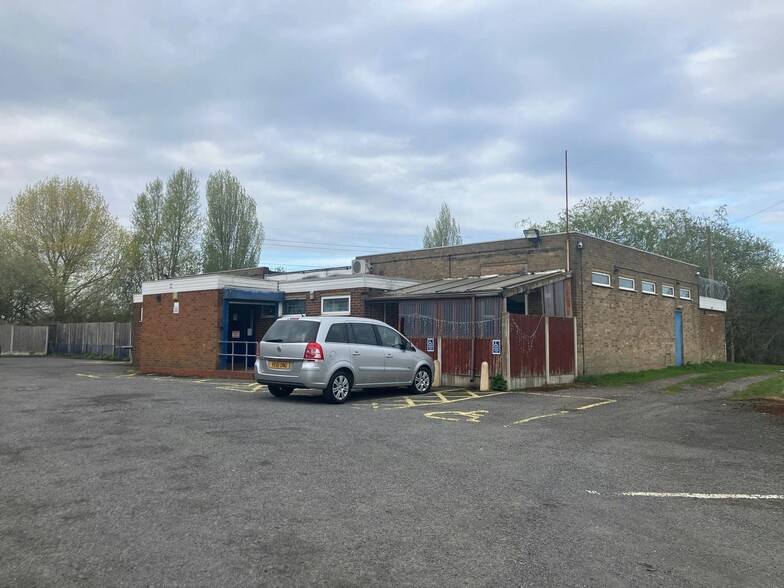 122 Ashes Rd, Oldbury for sale - Building Photo - Image 1 of 17