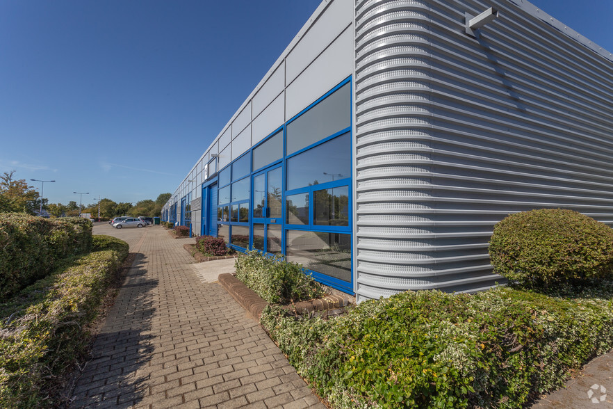 118-134 Tanners Dr, Milton Keynes for rent - Building Photo - Image 2 of 2