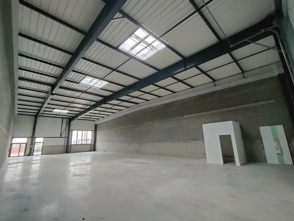 Light Industrial in Bourgoin-Jallieu for sale Interior Photo- Image 1 of 10