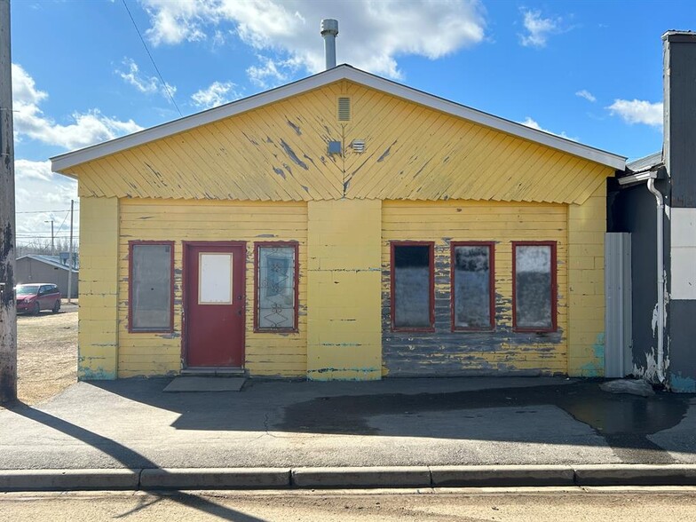 408 Main St, Loon Lake, SK for sale - Primary Photo - Image 1 of 1