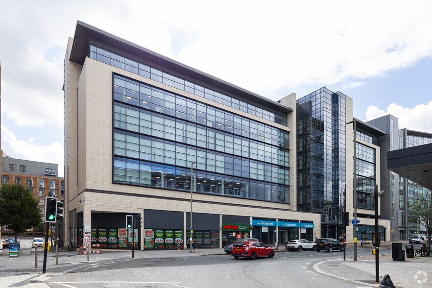 46-60 High St, Redhill to rent - Building Photo - Image 2 of 3