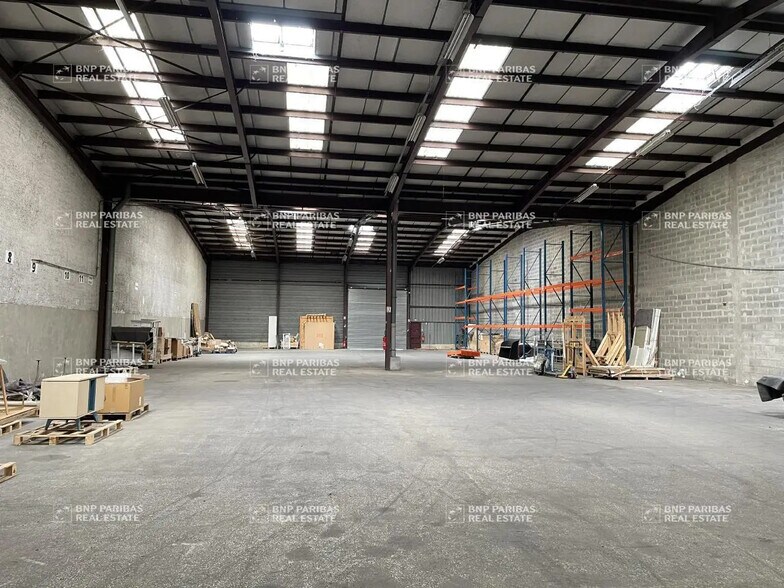 Light Industrial in Genas for sale - Interior Photo - Image 2 of 12