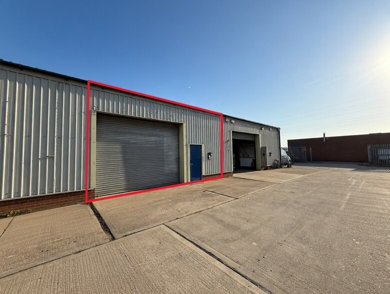 Grace Rd, Sheerness to rent - Primary Photo - Image 1 of 7