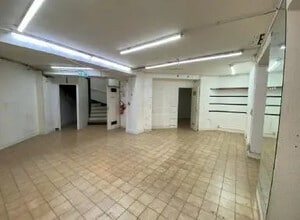 Retail in Paris to rent Interior Photo- Image 2 of 8