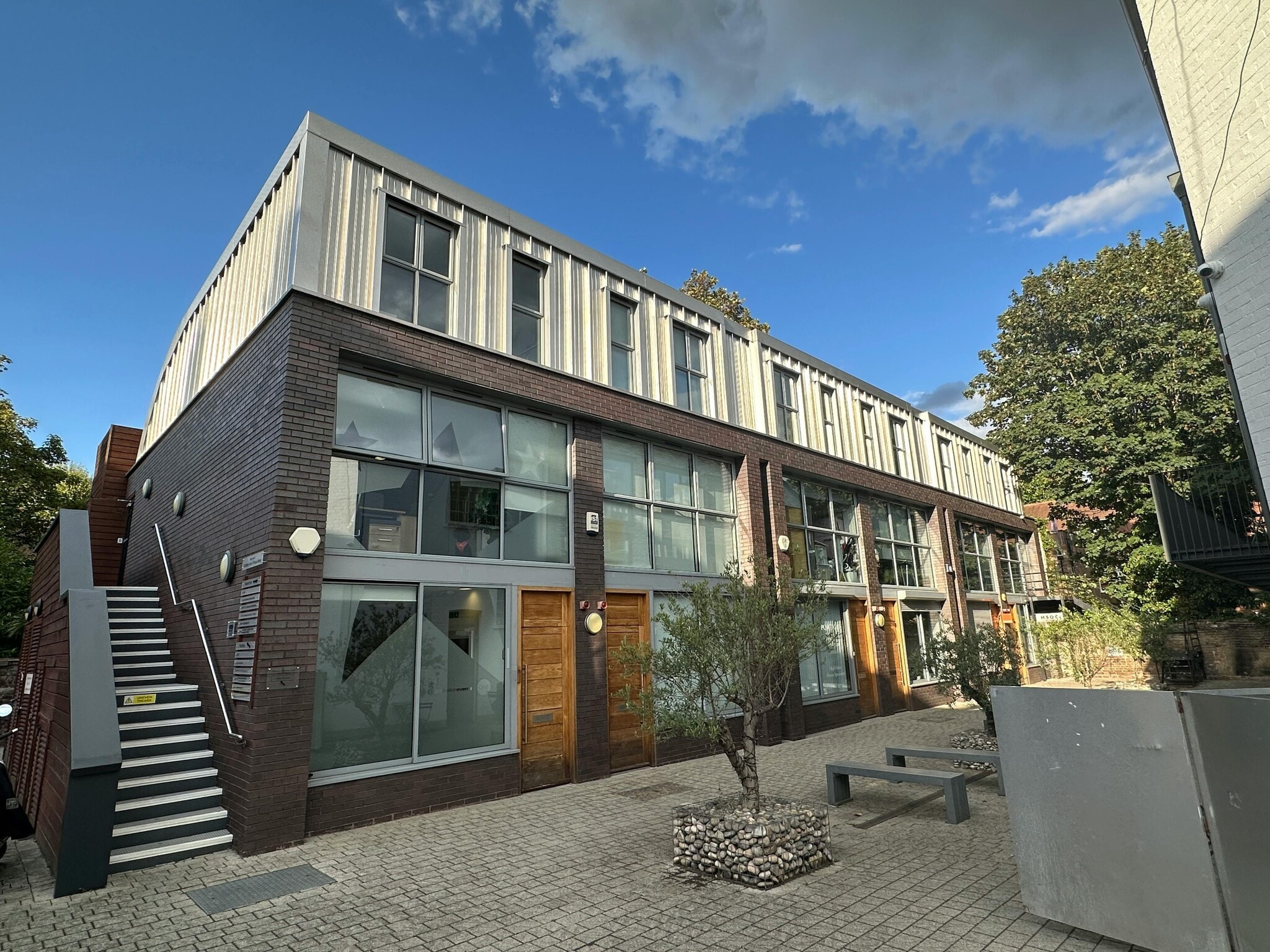 Turnham Green Terrace Mews, London to rent Building Photo- Image 1 of 9