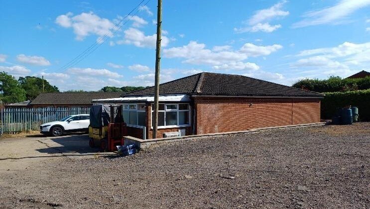 Stoke Albany Rd, Desborough to rent - Building Photo - Image 2 of 4