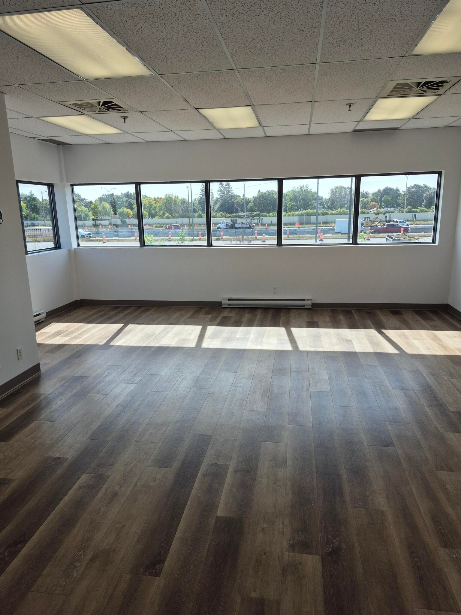 2500 Rue Jean-Perrin, Québec, QC to rent Interior Photo- Image 1 of 3