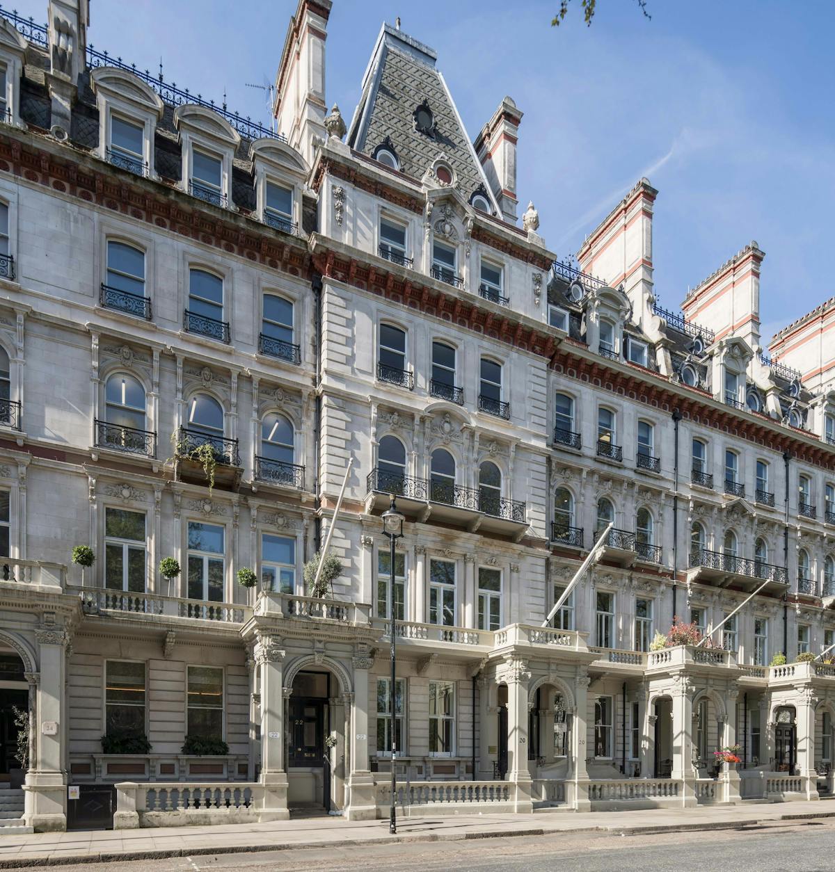 20 Grosvenor Gdns, London to rent Building Photo- Image 1 of 4