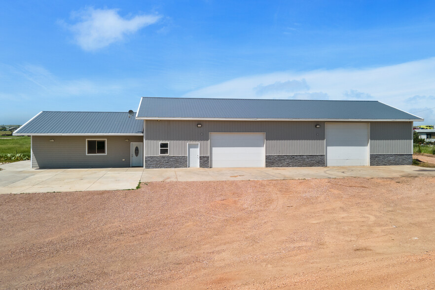 4884 Ashland Rd, Rapid City, SD for sale - Primary Photo - Image 1 of 38