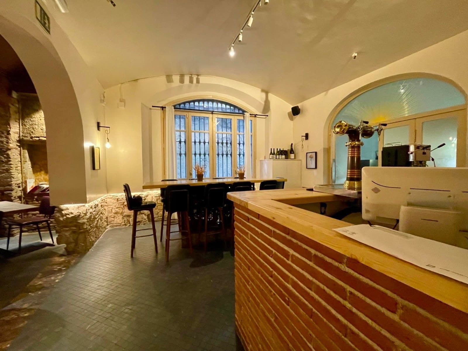 Retail in Barcelona, Barcelona to rent Interior Photo- Image 1 of 16