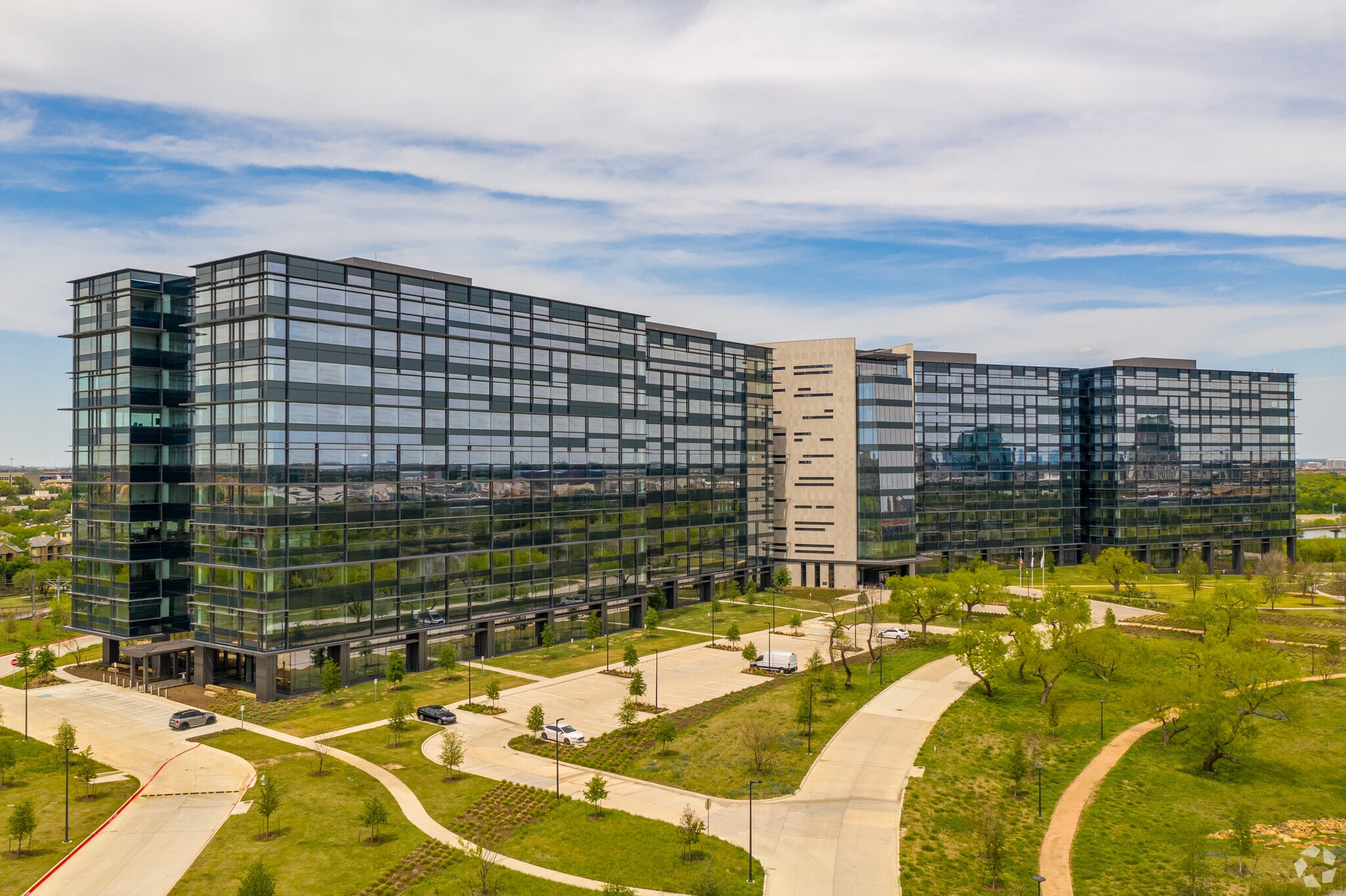 777 Hidden Ridge Dr, Irving, TX to rent Primary Photo- Image 1 of 3