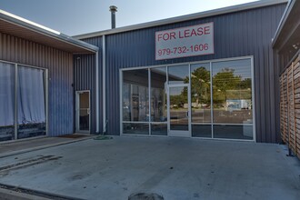 2035 Milam St, Columbus, TX for rent Building Photo- Image 2 of 5