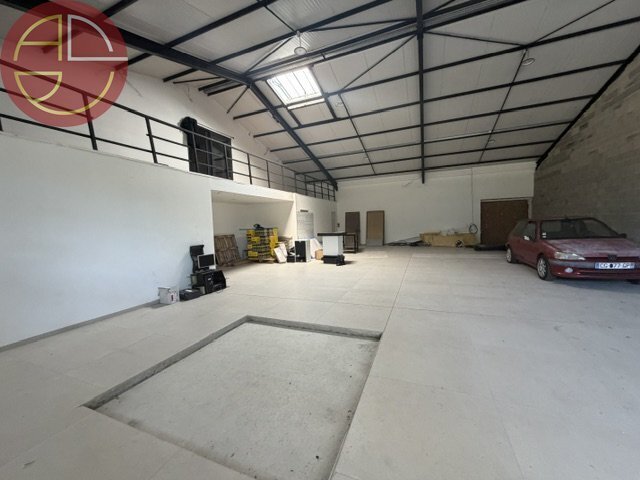 Industrial in Saint-Jory to rent Interior Photo- Image 1 of 5