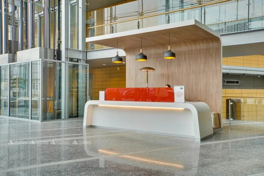 14-16 Rue Touzet-Gaillard, Saint-Ouen-sur-Seine to rent - Building Photo - Image 2 of 10